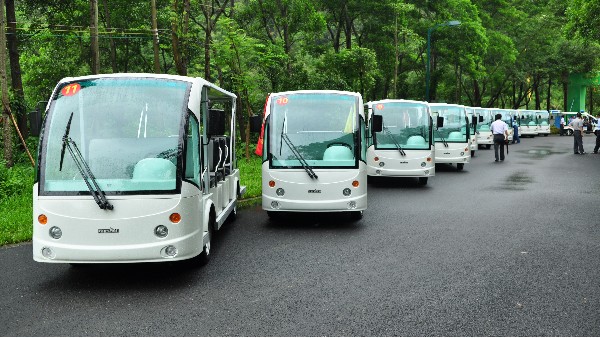 為什么旅游景區(qū)都選購電動(dòng)觀光車呢？