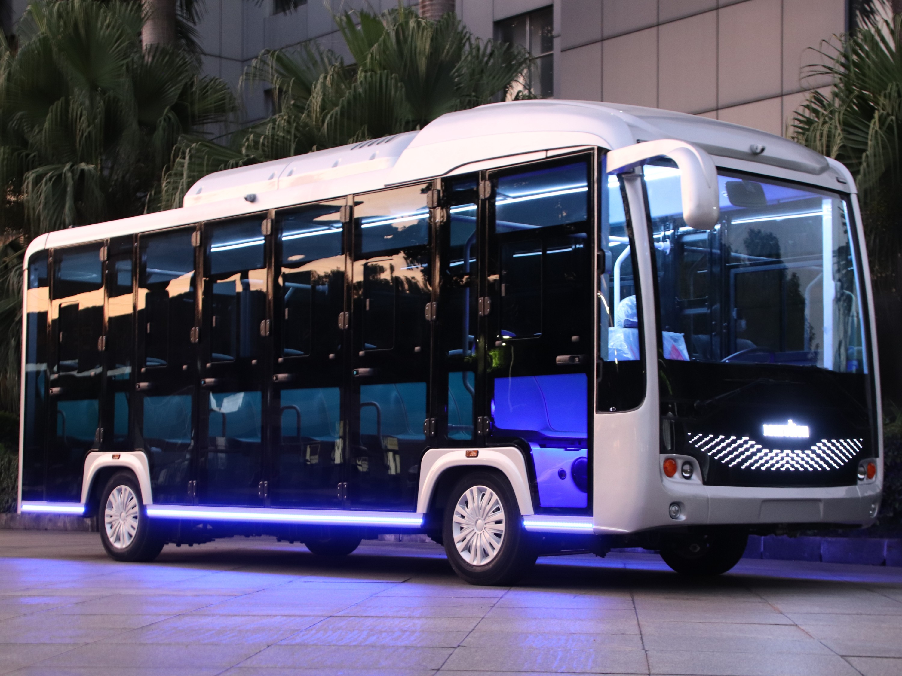 二十三座封閉電動觀光車