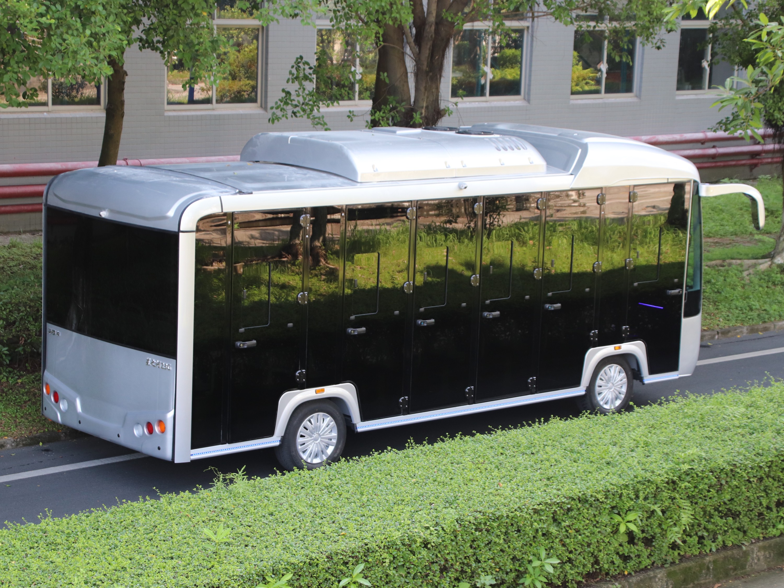 二十三座封閉電動觀光車