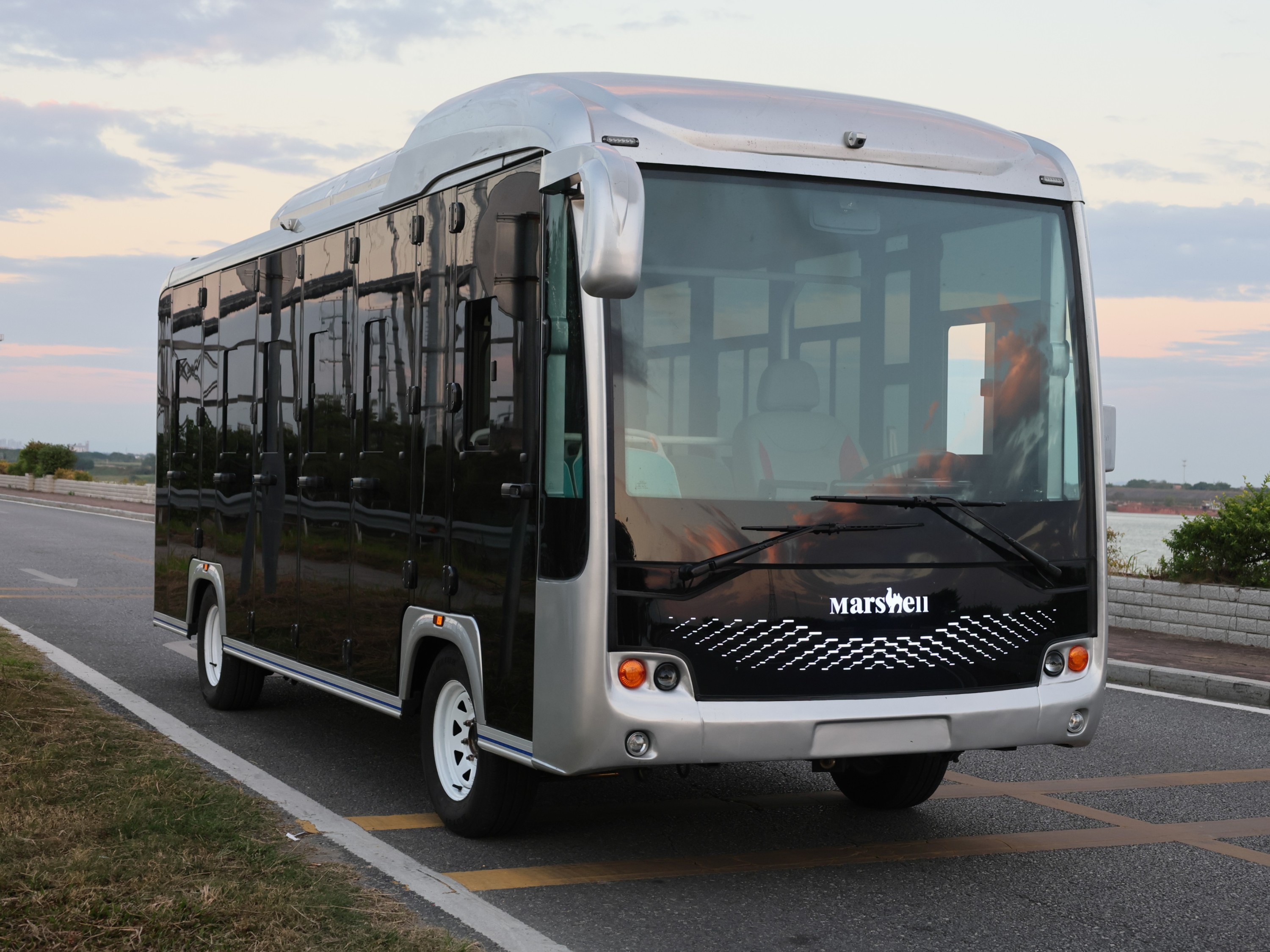 二十三座封閉電動觀光車