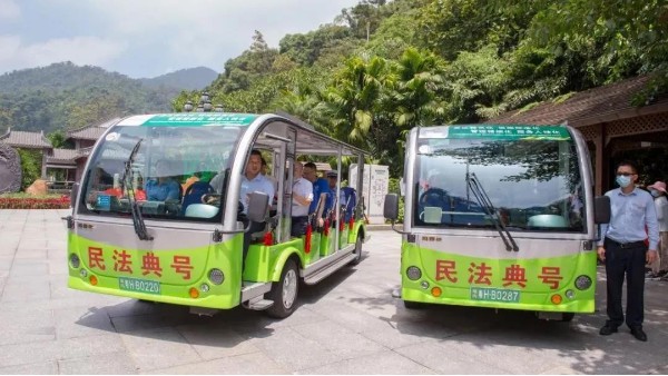 瑪西爾“民法典號”觀光車正式啟動，快來乘坐吧！